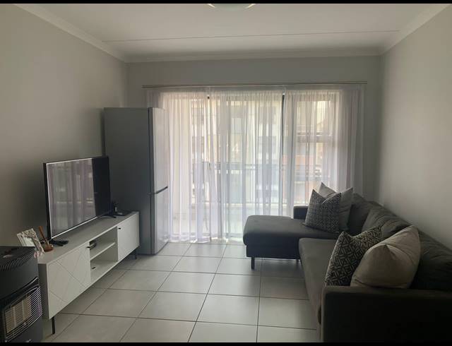 1 BEDROOM APARTMENT TO LET IN WILLOW PARK MANOR